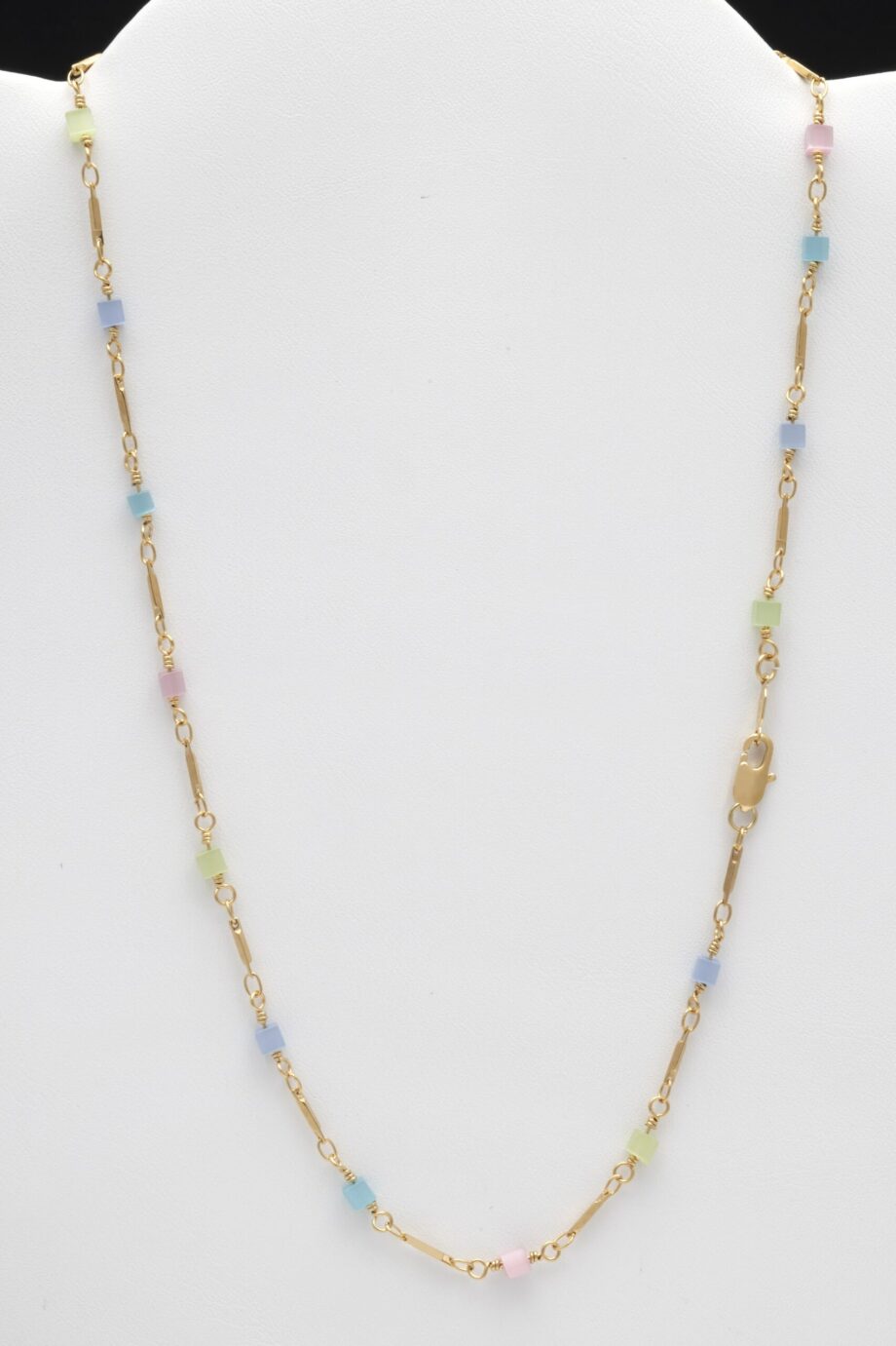 158 | Pastel Square Chain