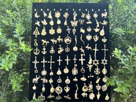 100 Regular Charms With Display | Starter Kit