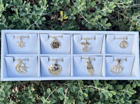 Islam - 8 Charms & Chains - with Display | Collection