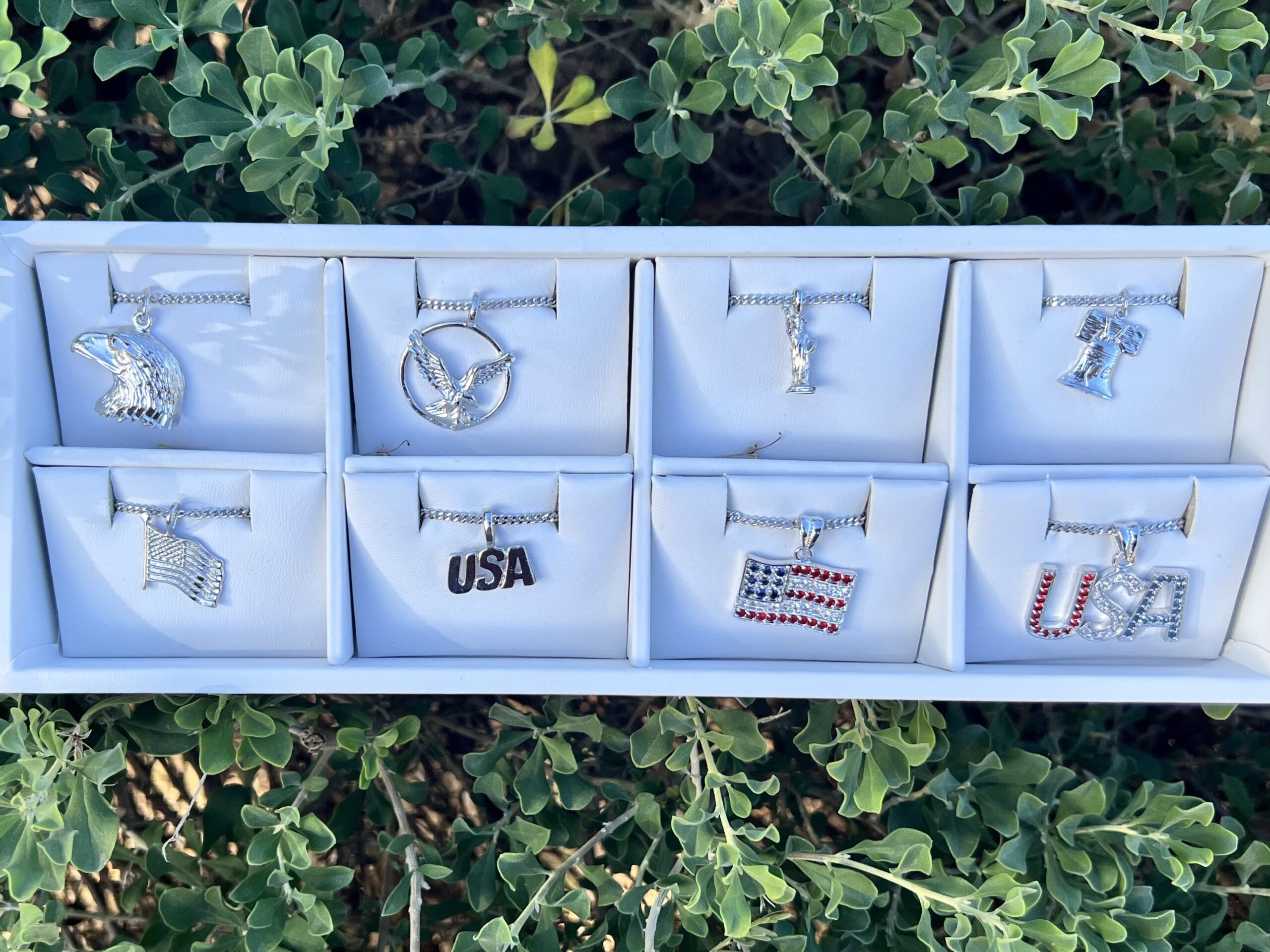 U.S.A. - 8 Charms & Chains - With display | Collection - Image 2