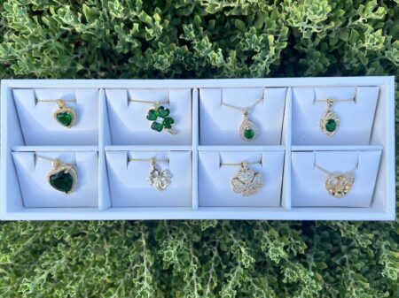 8 Emerald & Clover pendant & Chain | Collection