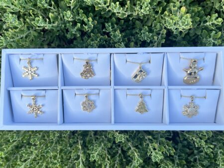 8 Christmas Charms & Chain | Collection